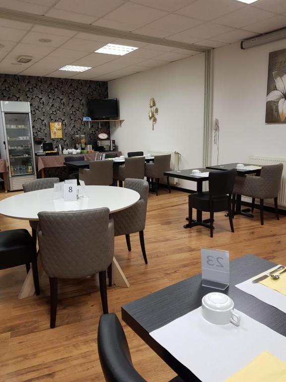 Posezení v ubytování Brit Hotel Essentiel Pontivy Robic