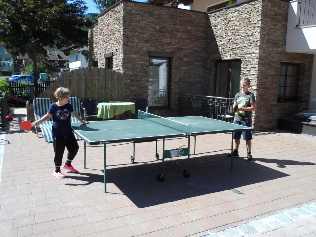 Stolný tenis v ubytovaní Linserhof Ferienappartements alebo v jeho okolí
