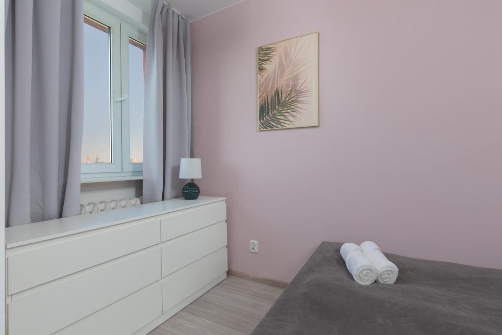 Posteľ alebo postele v izbe v ubytovaní Apartaments Solec 79 by Noclegi Renters