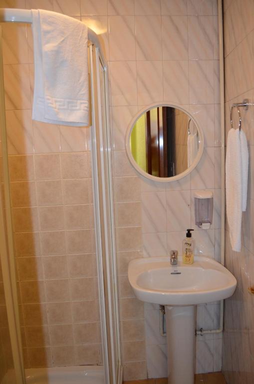 Pension Salamanca - Standard Single Room With Shared Bathroom