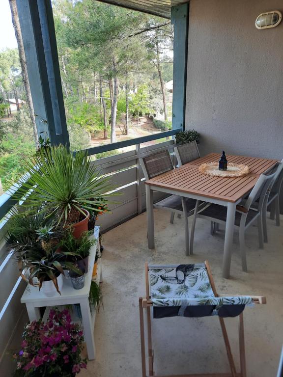 Vonkajšia záhrada v ubytovaní Lacanau-Océan T3 terrasse 50m2 au sein d'un complexe touristique