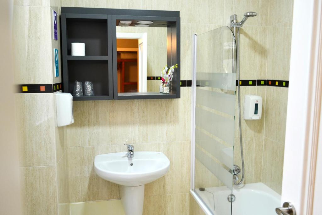 A bathroom at Hotel Alda Estación Vigo