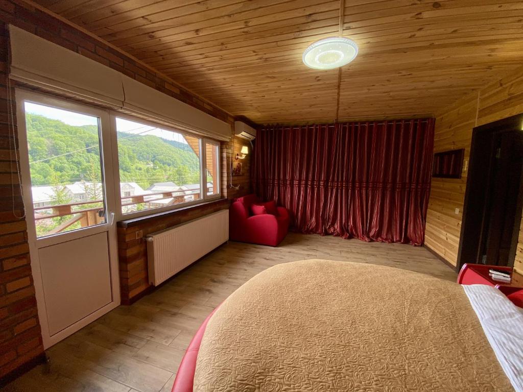 Giường trong phòng chung tại Готель Довбуш