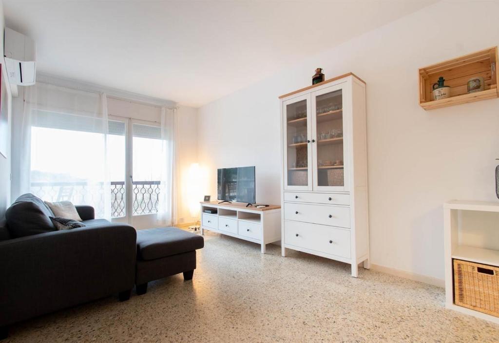 TV a/nebo společenská místnost v ubytování Moli Apartment Beach