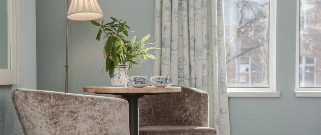 Gregory by the Warren Collection - Resim 11