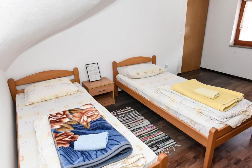 Jajce Youth - Camp and Accommodation - Comfort Triple Room With Shower