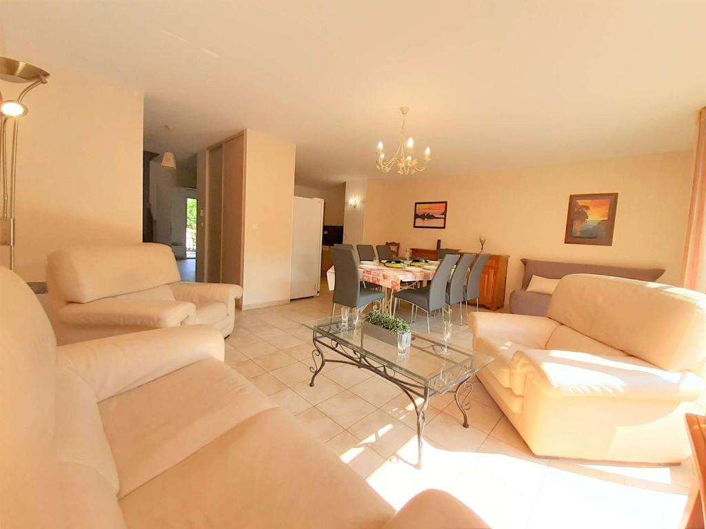 Posedenie v ubytovaní Luxueux T4 à St Lary Soulan - 9 pers, Terrasse, Parking, Wifi, 4 étoiles - FR-1-457-181
