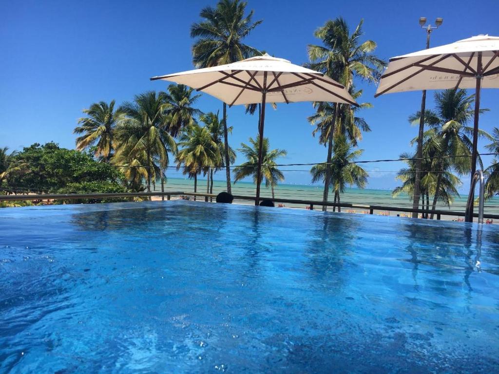 A piscina localizada em Netuanah Praia Hotel ou nos arredores