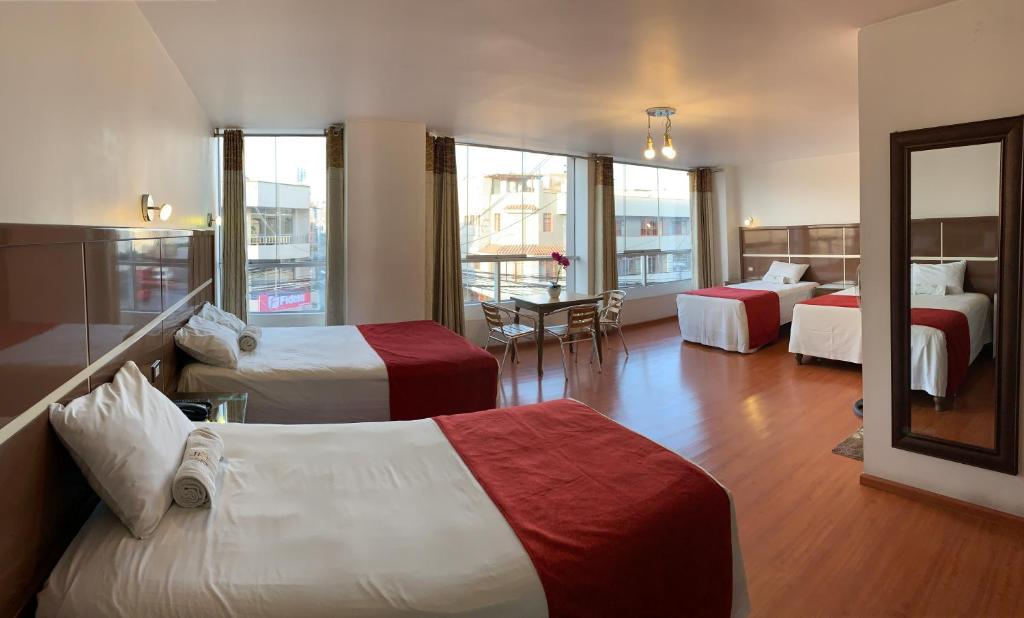 Postel nebo postele na pokoji v ubytování Hotel Royal Inn