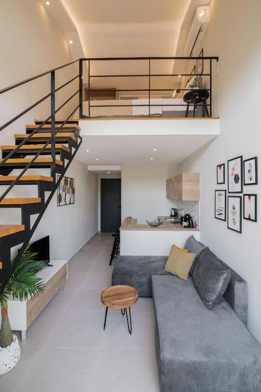 A seating area at Bright & elegant loft suite in the city center