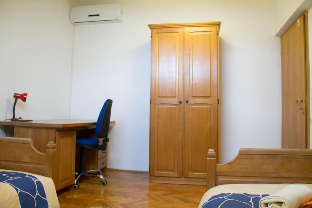 Posedenie v ubytovaní Comfortable and beautiful apartment