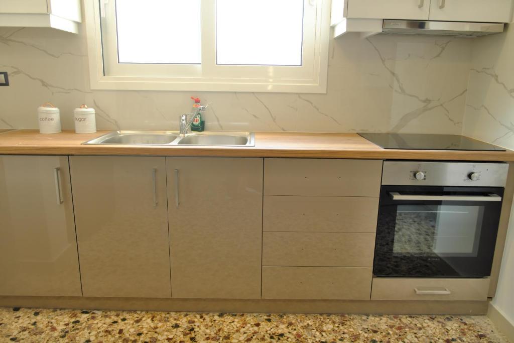 Kuchyň nebo kuchyňský kout v ubytování Giovana's pool house