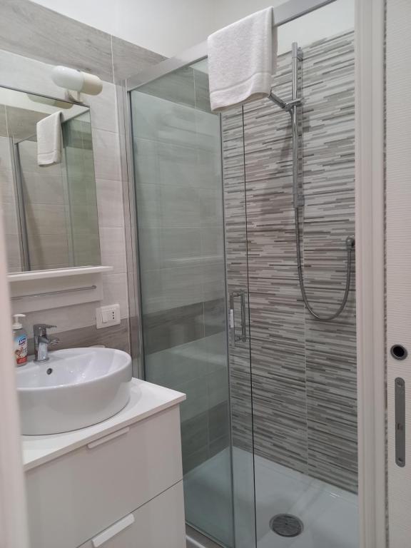 A bathroom at M & M