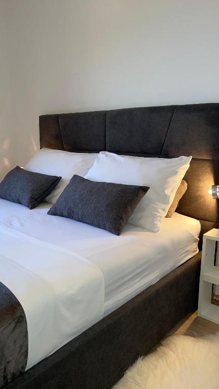 Postel nebo postele na pokoji v ubytování Villa Evita Apartments