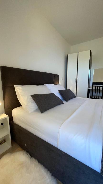 Postel nebo postele na pokoji v ubytování Villa Evita Apartments