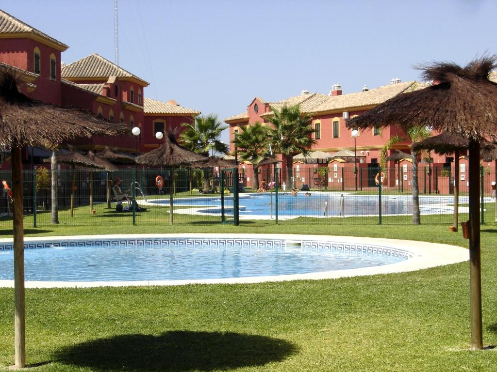 Bazén v ubytování Bonito adosado playas Islantilla nebo v jeho okolí