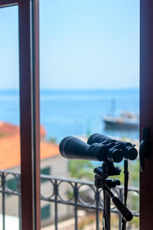 Fotografie z fotogalerie ubytování 4 bedrooms seafront Villa LAURUS with heated pool for up to 8 people v destinaci Sumartin