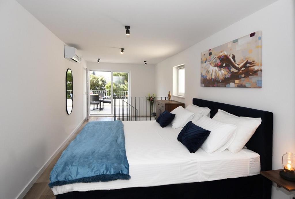 Modern Jacuzzi Apartment Mickey - 5