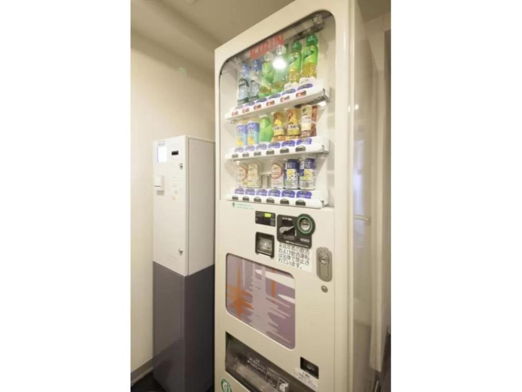 八王子市にあるR&B HOTEL HACHIOJI - Vacation STAY 38819vのソーダとドリンクの自動販売機
