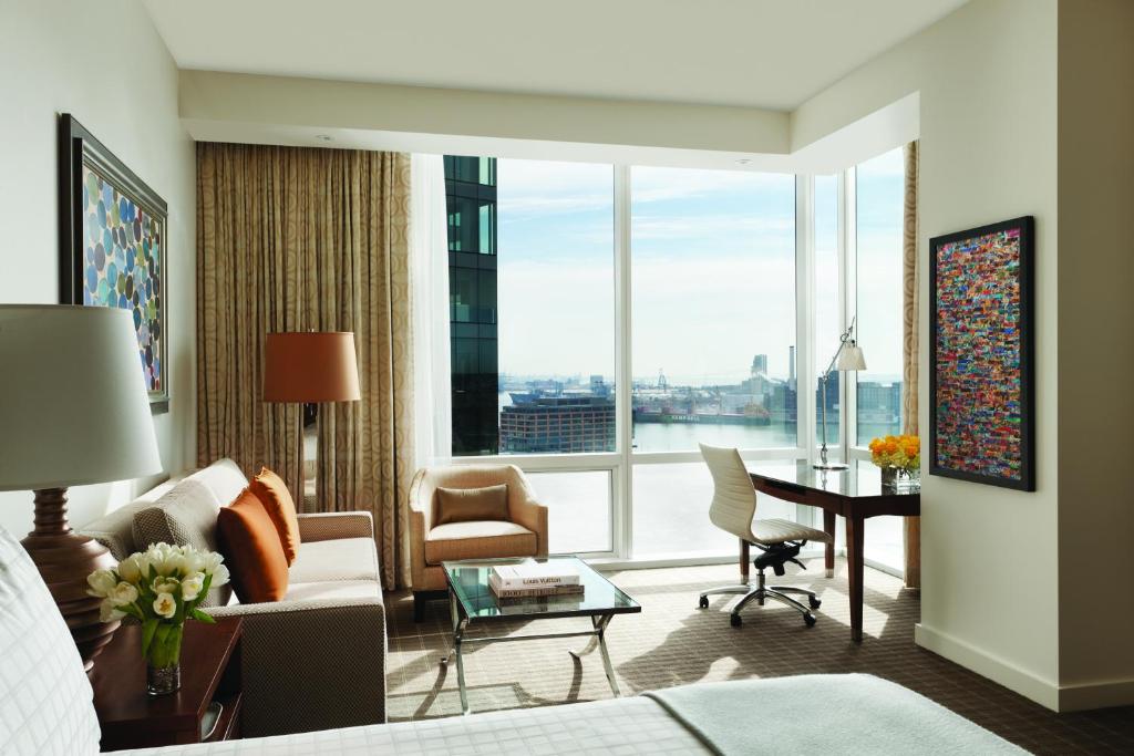Four Seasons Baltimore - 