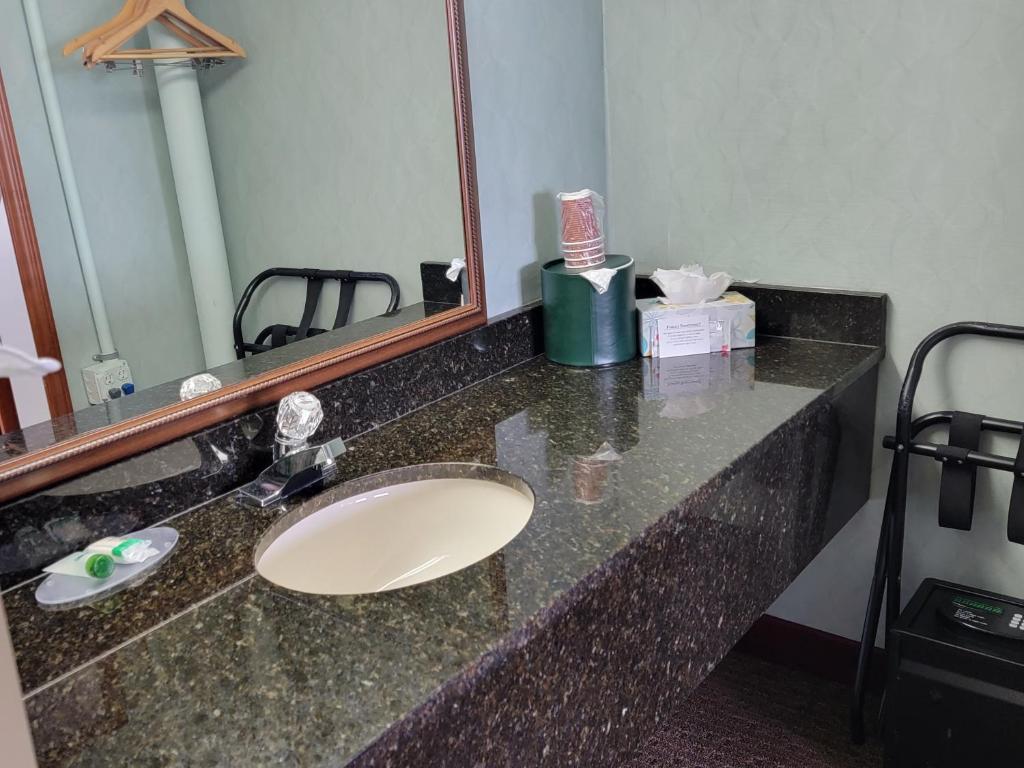Downtown Inn photo