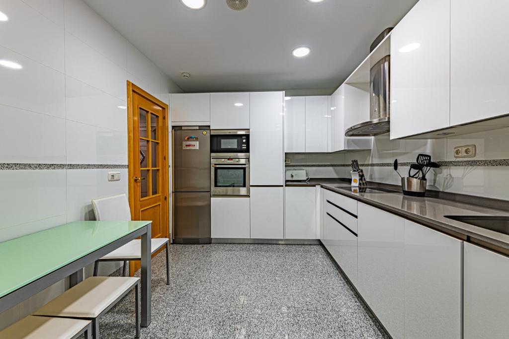 Kuchyň nebo kuchyňský kout v ubytování Marina Luxury Apartment
