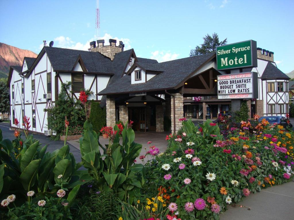 
a restaurant with a lot of flowers in front of it at Silver Spruce Inn in Glenwood Springs
