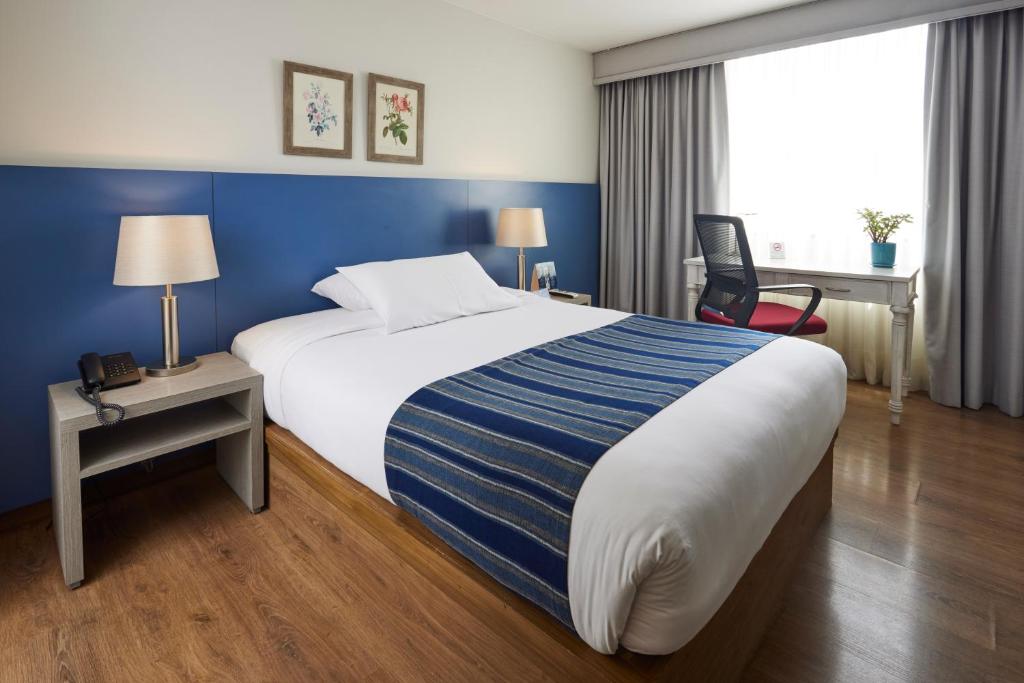 Postel nebo postele na pokoji v ubytování Hotel Saint Simon