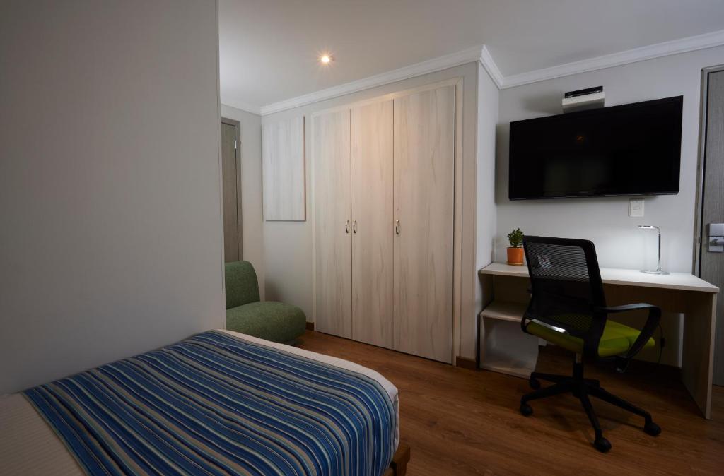TV a/nebo společenská místnost v ubytování Hotel Saint Simon