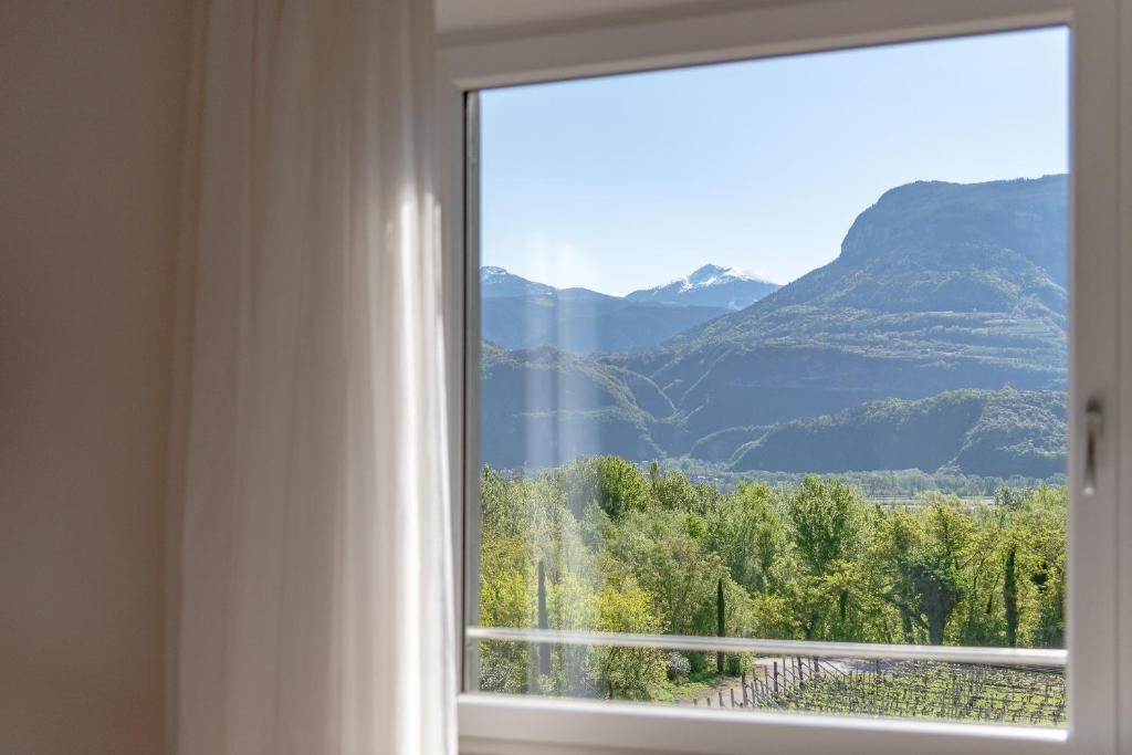 Nespecifikovaný výhled na hory nebo výhled na hory při pohledu z hotelu
