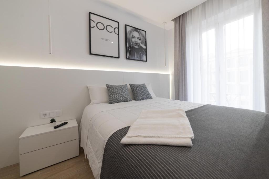 Postel nebo postele na pokoji v ubytování Apartamento Logroño Plaza Ayuntamiento