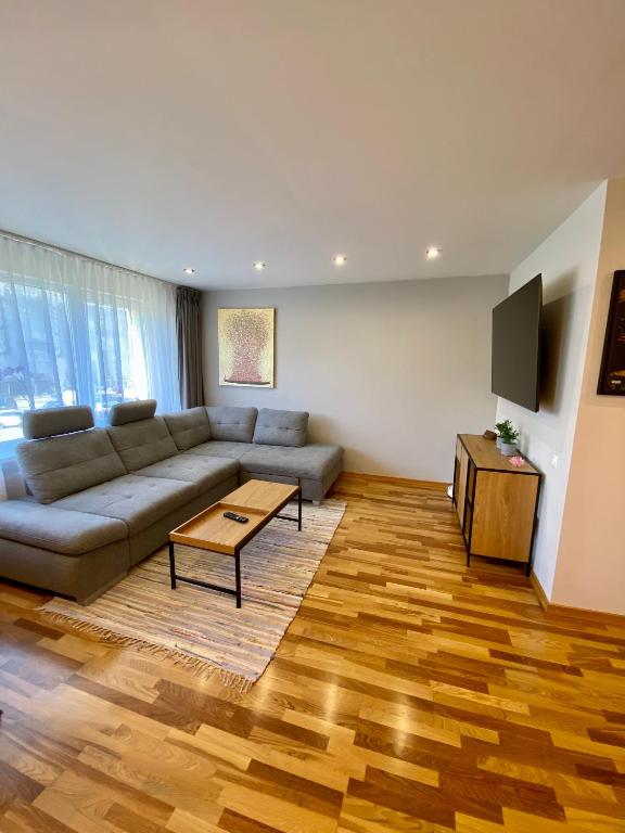 Televisyen dan/atau pusat hiburan di Siguldas apartment