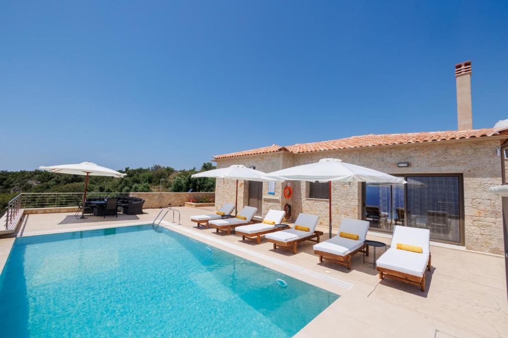 Bazén v ubytovaní Manazil Mani - Luxury Villas alebo v jeho blízkosti