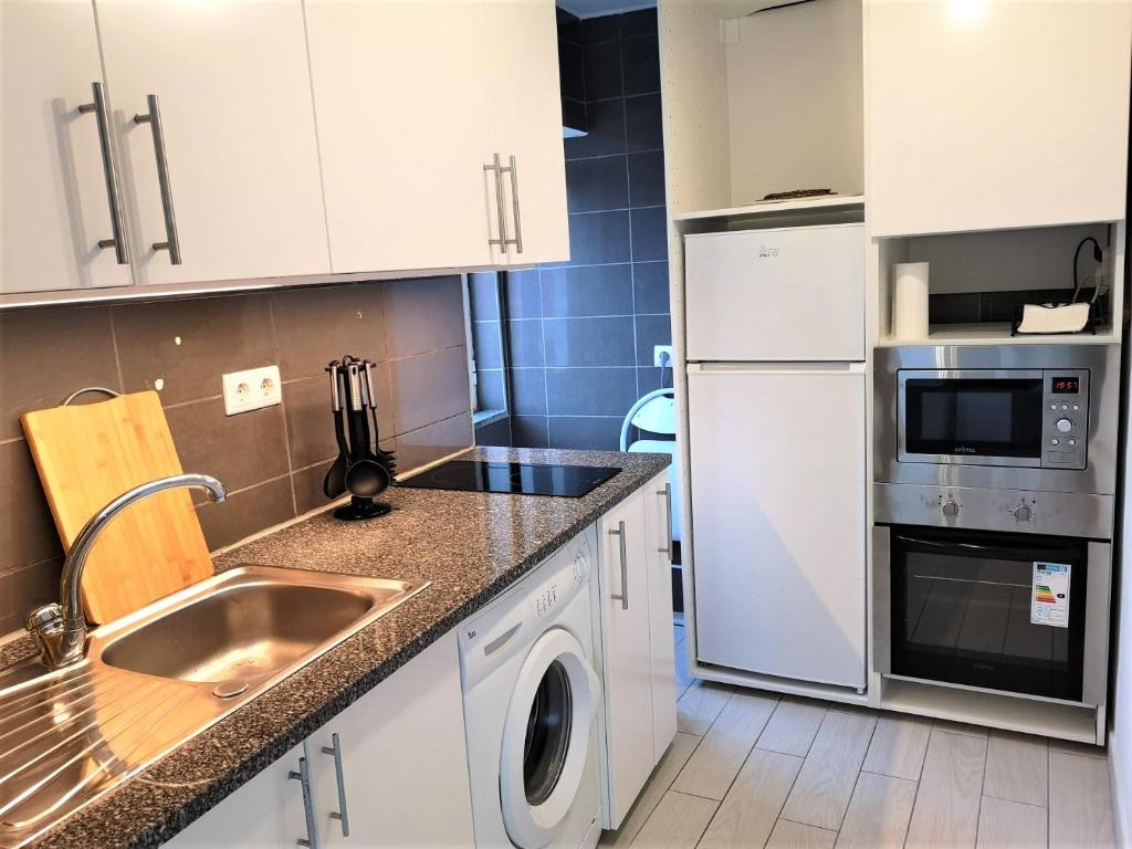 Lemon Tree House Coimbra - Courtyard garden with city views - 12