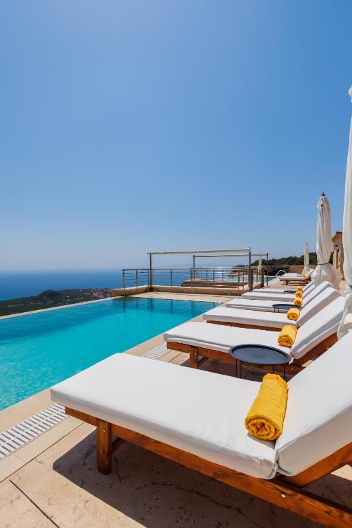 Bazén v ubytovaní Manazil Mani - Luxury Villas alebo v jeho blízkosti