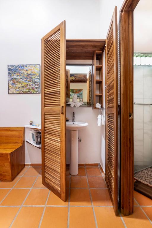 Kuchyň nebo kuchyňský kout v ubytování Rancho Margot Sustainable & Self Sufficient Eco Lodge