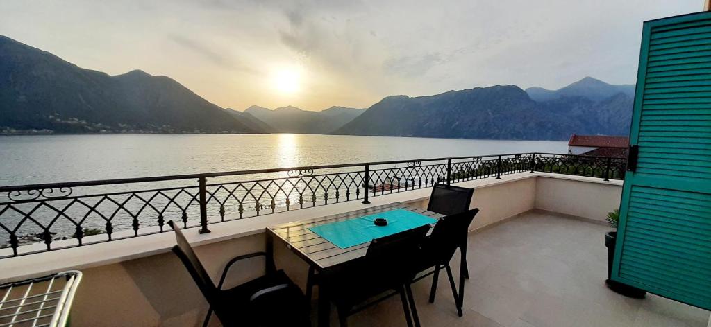 Apartments Boka Blue Dobrota Kotor - Hizvo