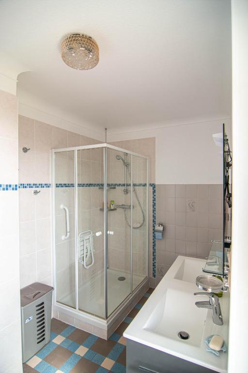 Koupelna v ubytování Gîte Le Noisetier