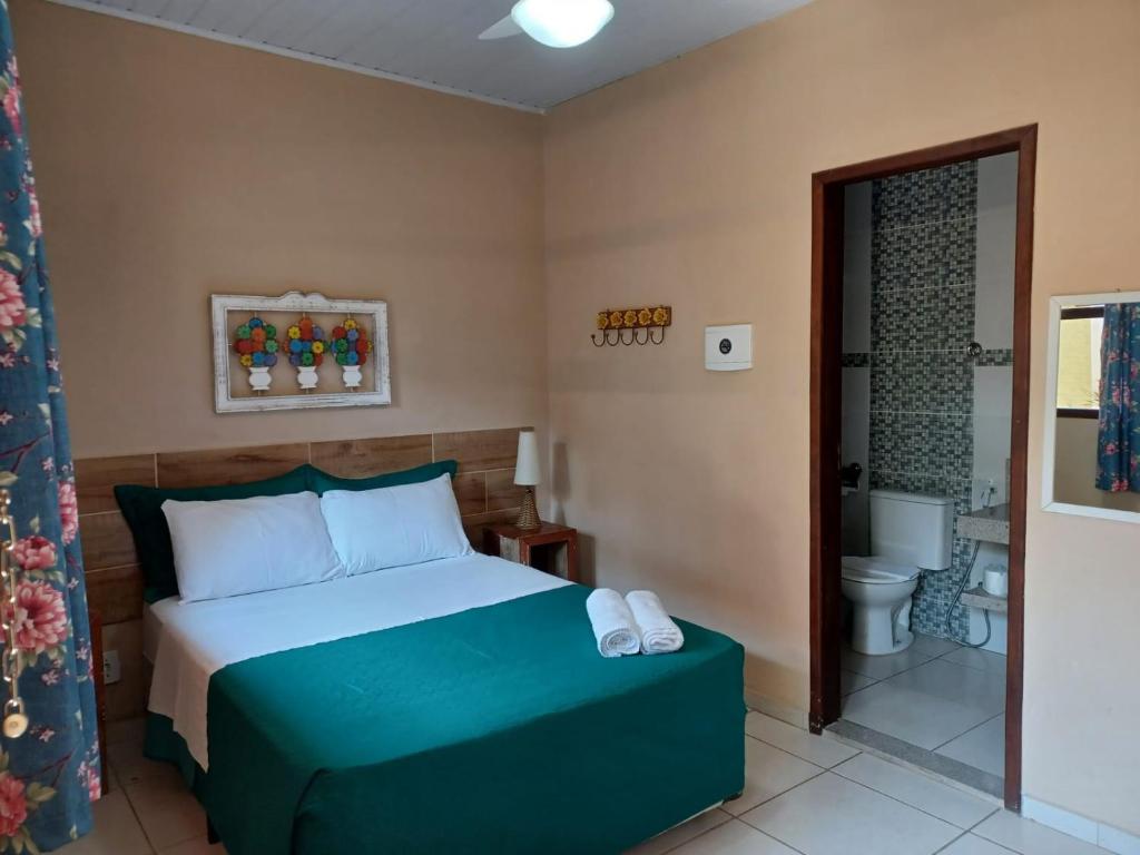 Una cama o camas en una habitación de Pousada Casa do Bosque