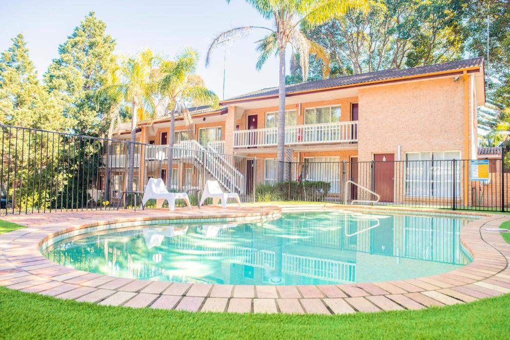 Swimmingpoolen hos eller tæt på Sutherland Motel