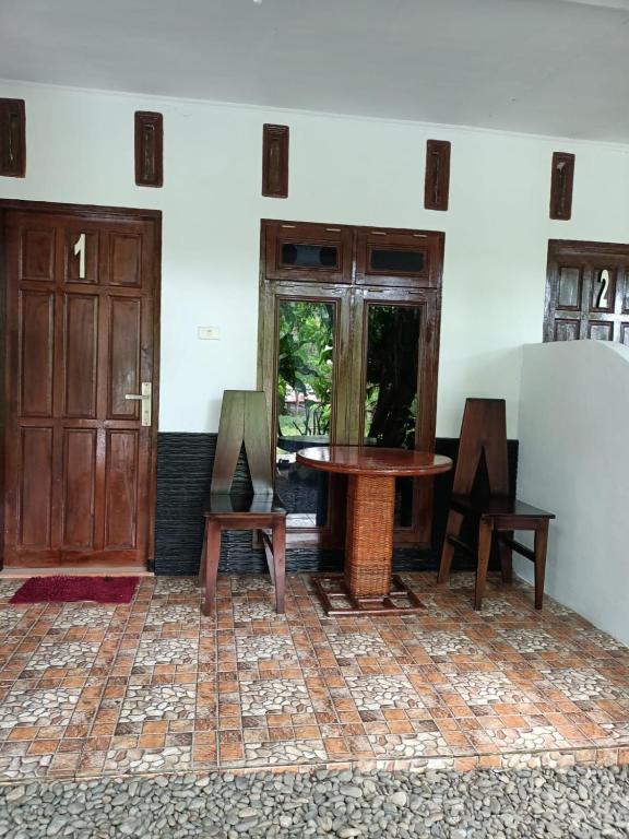 Brown Bamboo Guest house & trekking bukit Lawang - Budget Double Or Twin Room