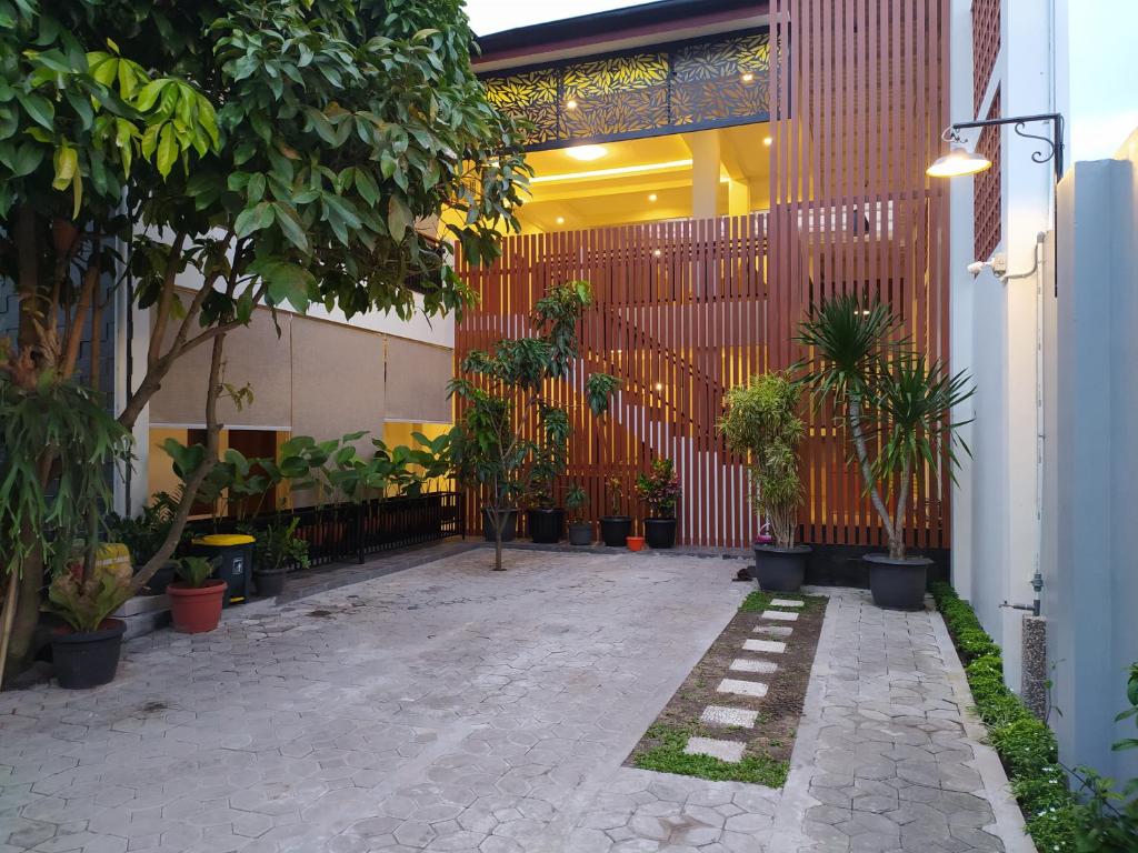 A garden outside Omah Nayan