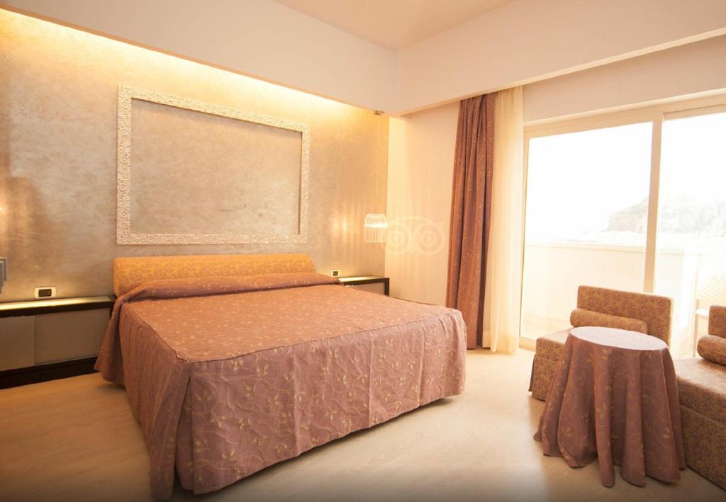 Postel nebo postele na pokoji v ubytování Hotel Santa Lucia Le Sabbie d'Oro