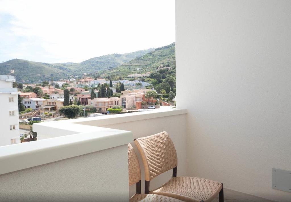 Nespecifikovaný výhled na hory nebo výhled na hory při pohledu z hotelu