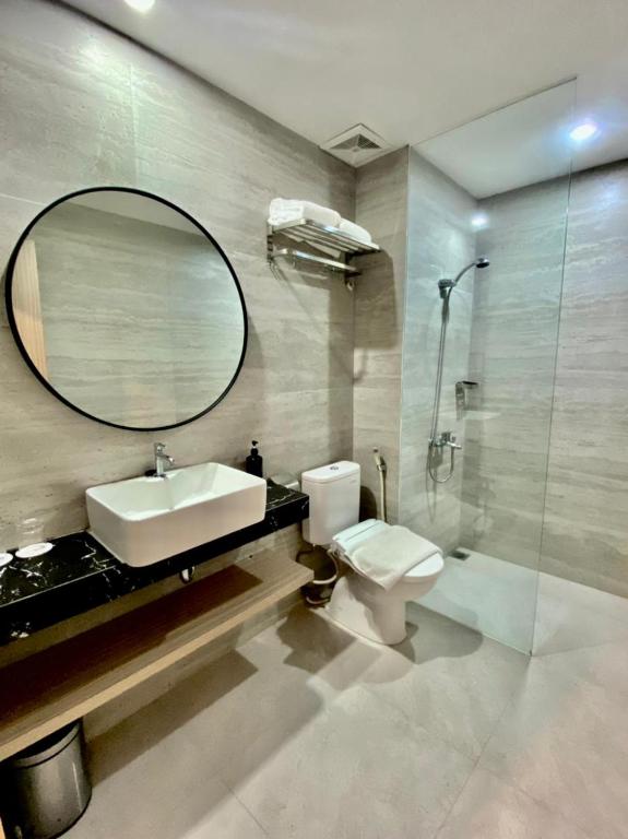 Koupelna v ubytování Front One King Hotel Tuban