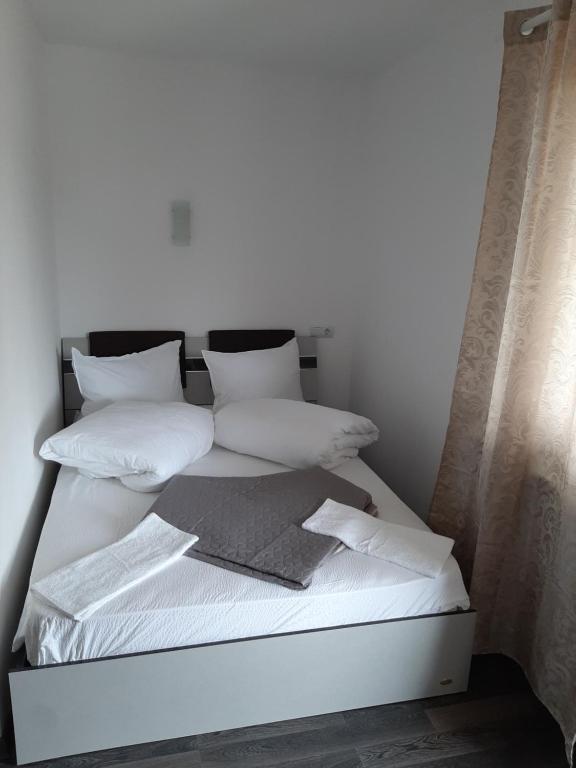 Voodi või voodid majutusasutuse Apartamente Ambrus E Studio 21 Praid toas