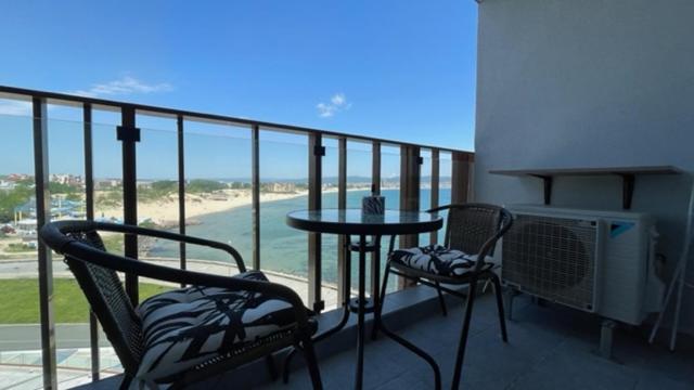 Sea view studio on the top floor in Paradiso