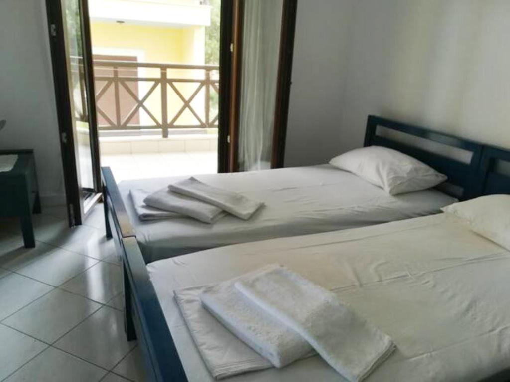 Postel nebo postele na pokoji v ubytování Melina Apartments - Cozy Holiday Apartment in Nikiti