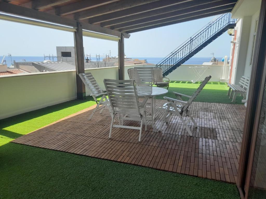 I Faraglioni Comfort Rooms - Apartment With Terrace