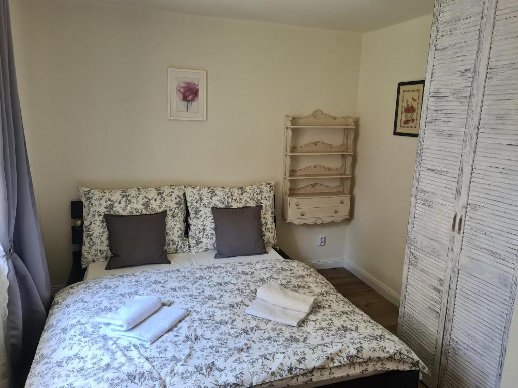 Postel nebo postele na pokoji v ubytování Airport Rooms